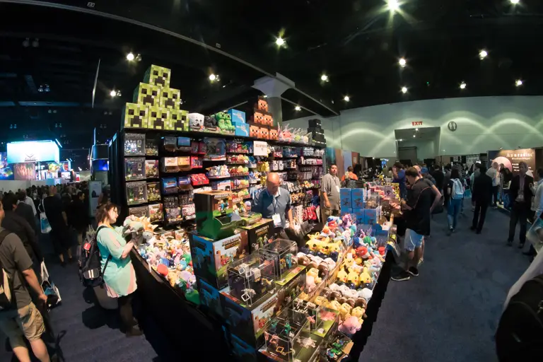 Minecraft ha vendido 33 millones de copias gracias a su libertad creativa y accesibilidad, permitiendo a los jugadores construir y explorar infinitamente.