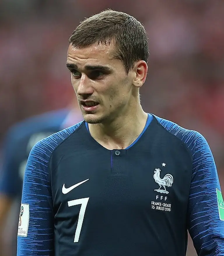 Un campeón del mundo que nunca brilló como se esperaba, mostrando gran esfuerzo pero sin encajar futbolísticamente junto a Messi.