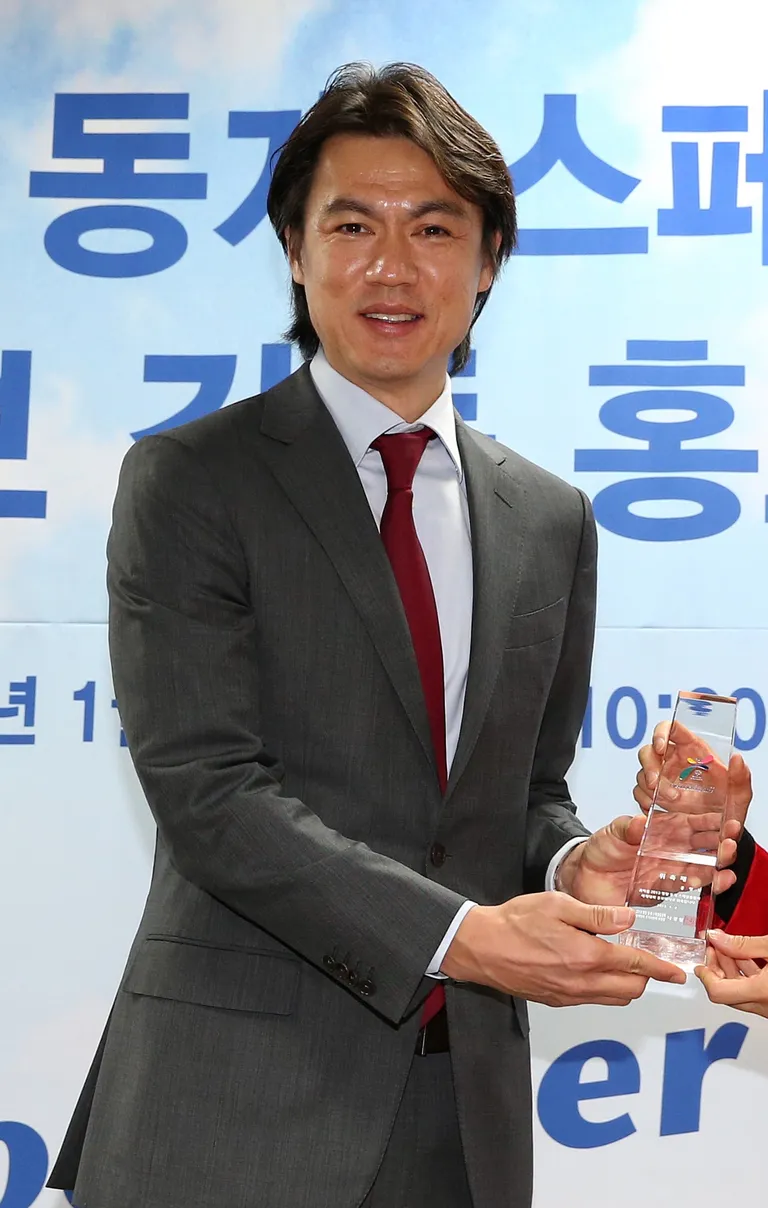 대한민국 축구 국가대표팀을 이끄는 홍명보 감독은 아시아 최고 수준의 대우를 받으며 16위에 올랐습니다.