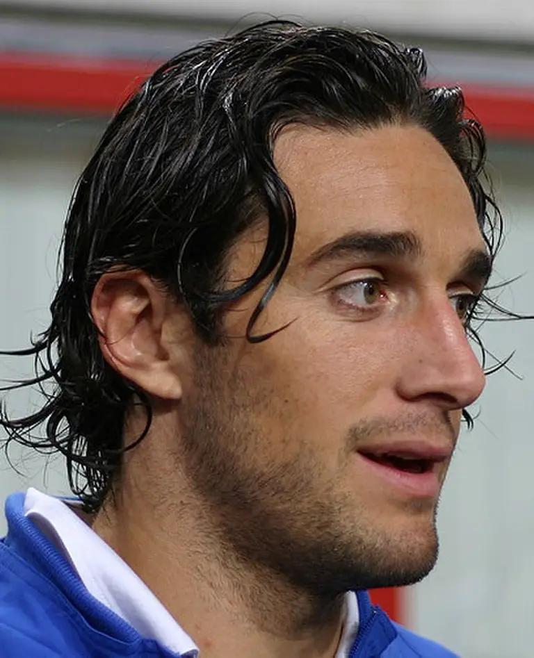 Il Campione del Mondo Luca Toni, acquistato dalla Fiorentina, divenne un idolo a Monaco, un affare incredibile per soli 11 milioni.