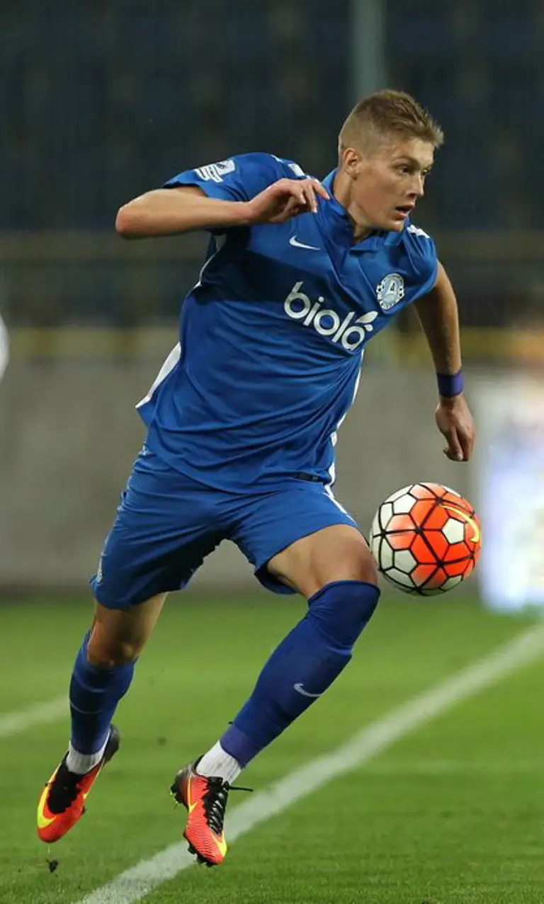 アルテム・ドフビクは24ゴールで得点王を獲得しました。