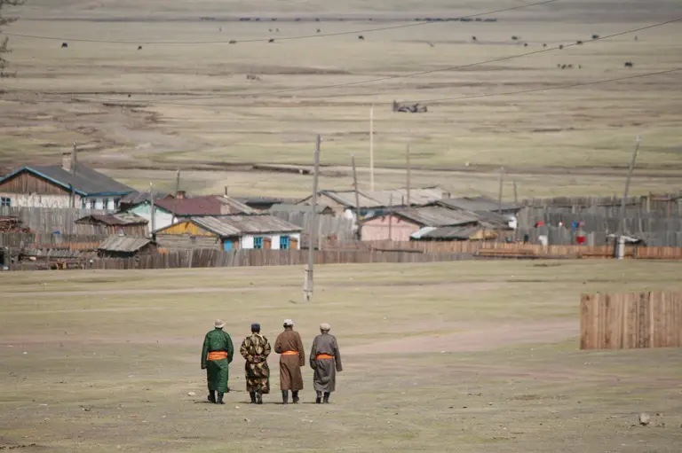 Die Mongolei hat eine Arbeitslosenquote von 5,43% aufgrund der Abhängigkeit von Bergbau und Landwirtschaft, was zu wirtschaftlicher Volatilität führt.