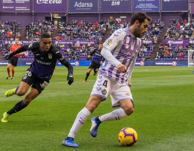 ユーセフ・エン・ネシリは16ゴールを挙げ、ランキング6位に入りました。