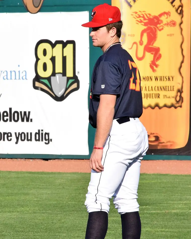 Brendan Donovan ist ein vielseitiger Utility-Spieler für die Cardinals, dessen Wert in seiner defensiven Flexibilität und seinem konstanten Kontakt-Hitting liegt.