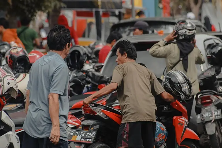 Indonesia berada di peringkat 109 dengan harga rokok yang sangat murah, mencerminkan kompleksitas masalah antara kesehatan publik dan kekuatan industri tembakau.