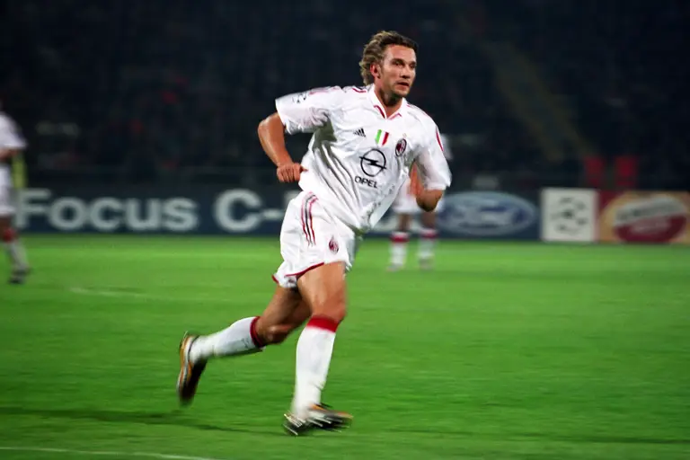 アンドリー・シェフチェンコは、UEFAチャンピオンズリーグで48ゴールを記録し、歴代9位の得点者です。