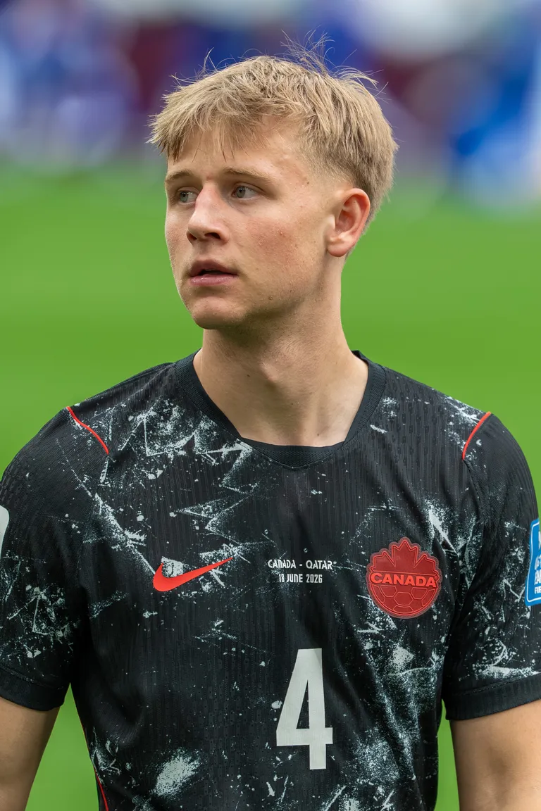 Luc de Fougerolles tops the post-group-stage FIFA defensive rankings with a world-leading score of 7.4, defined by complete positional mastery and consistent high-stakes performance.