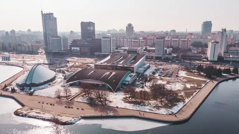 ベラルーシの不動産価格指数は13.7年で、8位に位置しています。