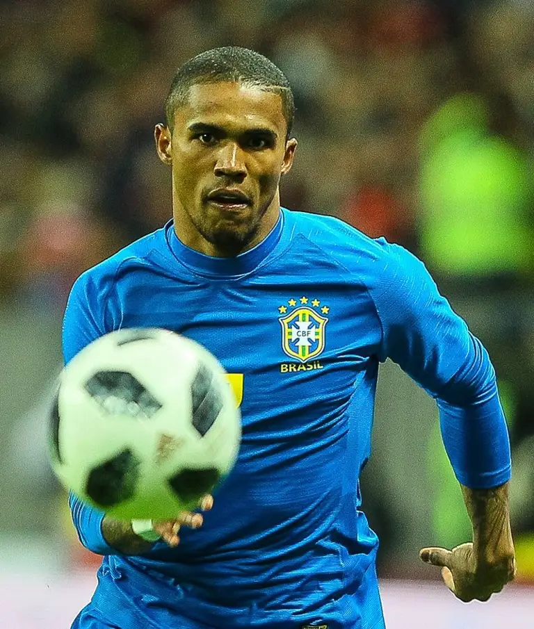 O brasileiro Douglas Costa teve uma primeira temporada espetacular e avassaladora, mas seu brilho foi fugaz, não conseguindo manter o mesmo nível nos anos seguintes.