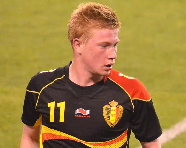 Posiblemente el mejor fichaje de la historia del City, un genio belga que se convirtió en el motor creativo y líder indiscutible del equipo.