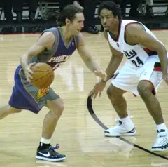 Steve Nash Andre Miller (cropped).jpg