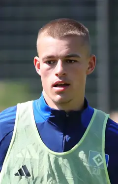 2025-05-16 Hamburger SV Miro Muheim (cropped).jpg