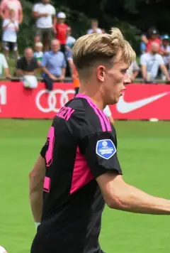 Marcus Holmgren Pedersen 2022 FC RB Salzburg gegen Feyenoord Rotterdam (cropped).jpg