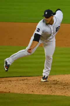 Joe Jiménez pitching for the Detroit Tigers in 2017.jpg