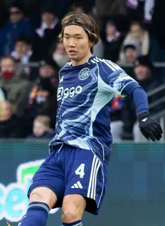 Ko Itakura (cropped).jpg
