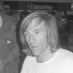 Autogrammstunde mit Fußballspieler Günter Netzer (Kiel 66.107).jpg