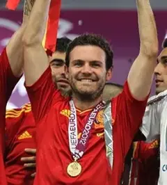 Mata Euro 2012 trophy.jpg