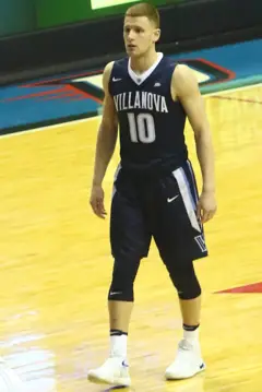 20170213 Villanova-Depaul Donte DiVincenzo watches free throw.jpg