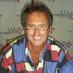Fred Lynn at an autograph signing in Manchester, New Hampshire.jpg