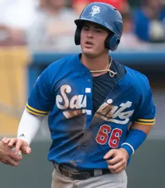 Jose Miranda scoring a run (51324535571) (cropped).jpg