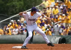 DJ LeMahieu going for double play.jpg