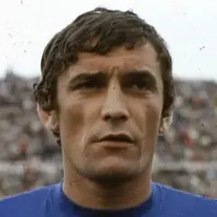 Gigi Riva, Italia, 1968 (cropped 2).JPG