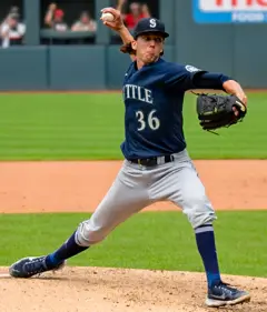Logan Gilbert (51267861261) (cropped).jpg