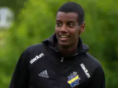 Alexander Isak (training 2016, cropped 1).jpg