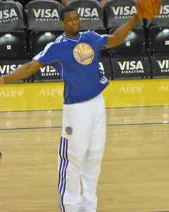 Harrison Barnes warms up.jpg