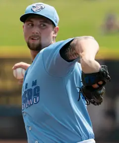 Alec Marsh (52975791759) (cropped).jpg
